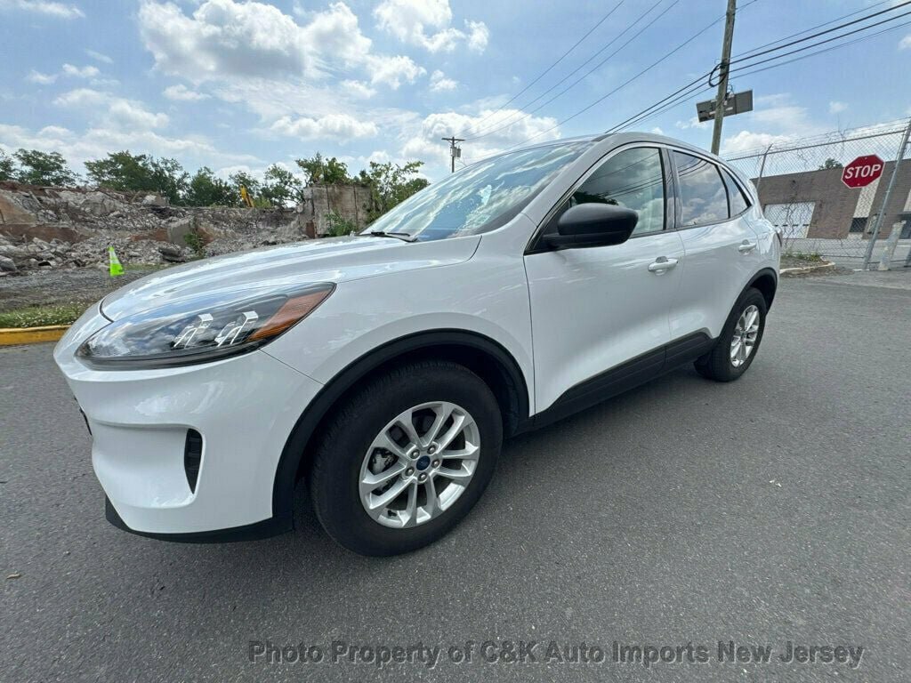 Used 2022 Ford Escape SE AWD/4WD image 2