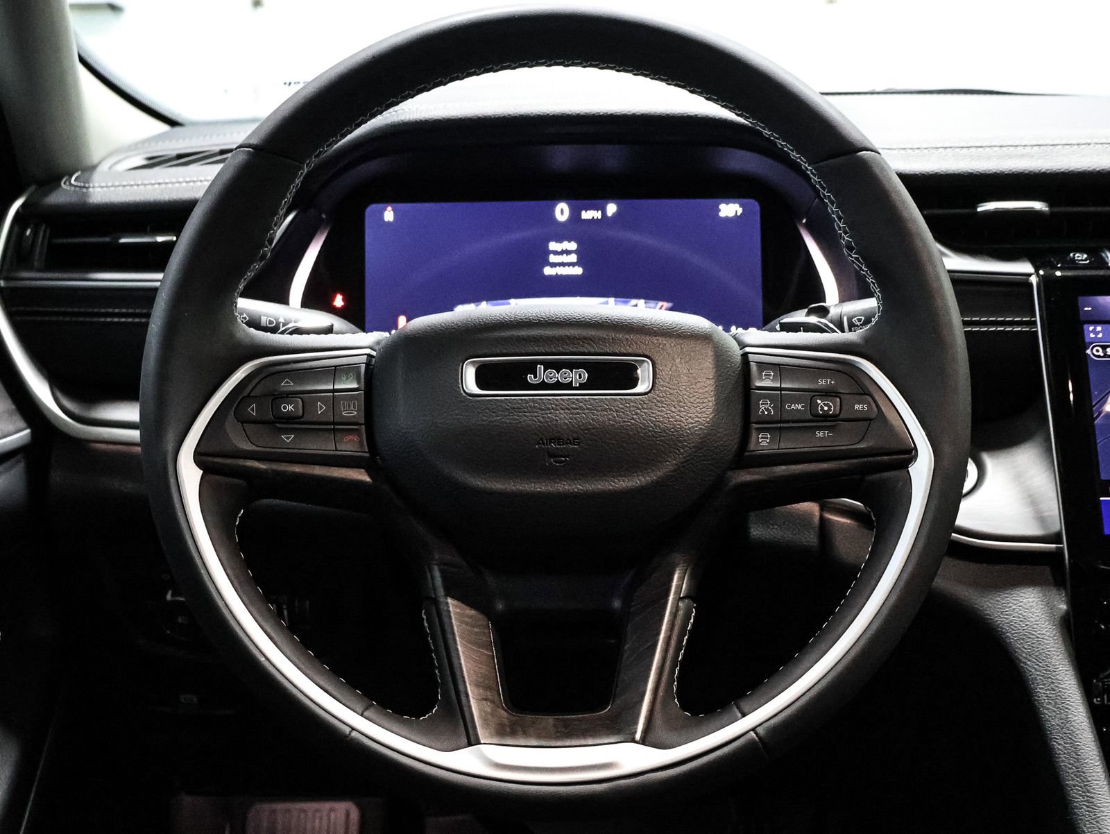 Used 2023 Jeep Grand Cherokee L Limited w/ Black Appearance Package image 33