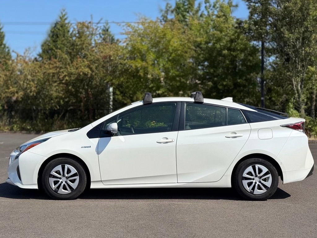 Used 2017 Toyota Prius Two w/ Prius Two Safety Plus Package FWD image 2