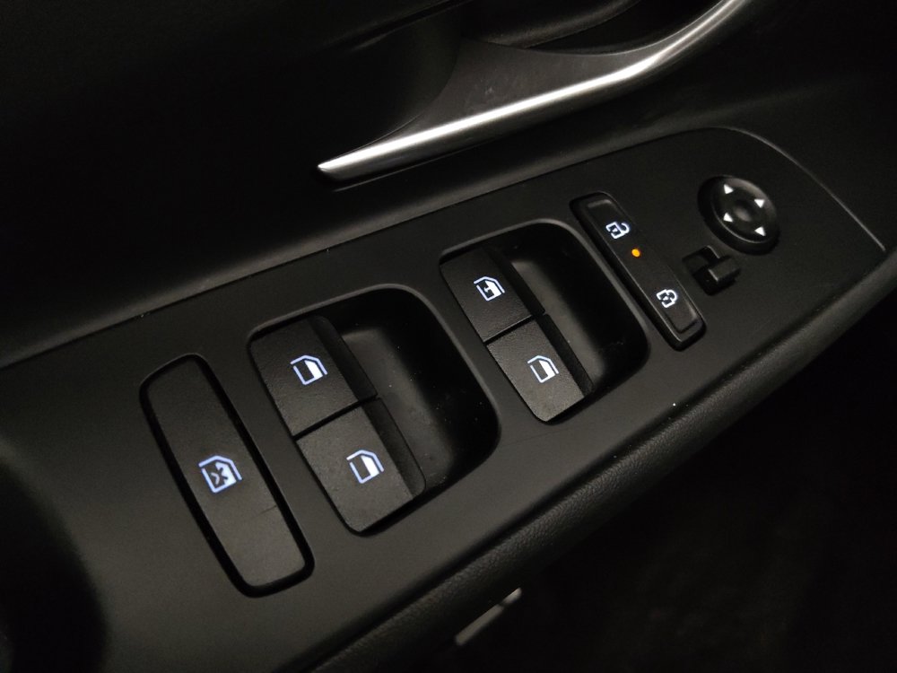 Used 2025 Hyundai Elantra SE image 27