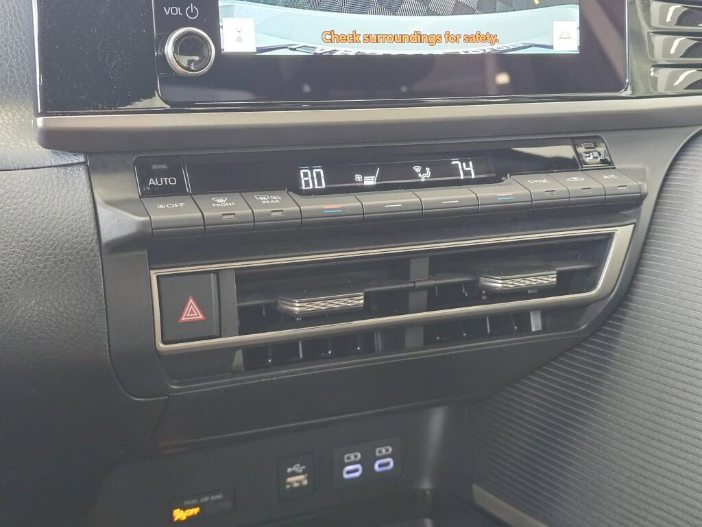 Used 2025 Toyota Camry SE image 35