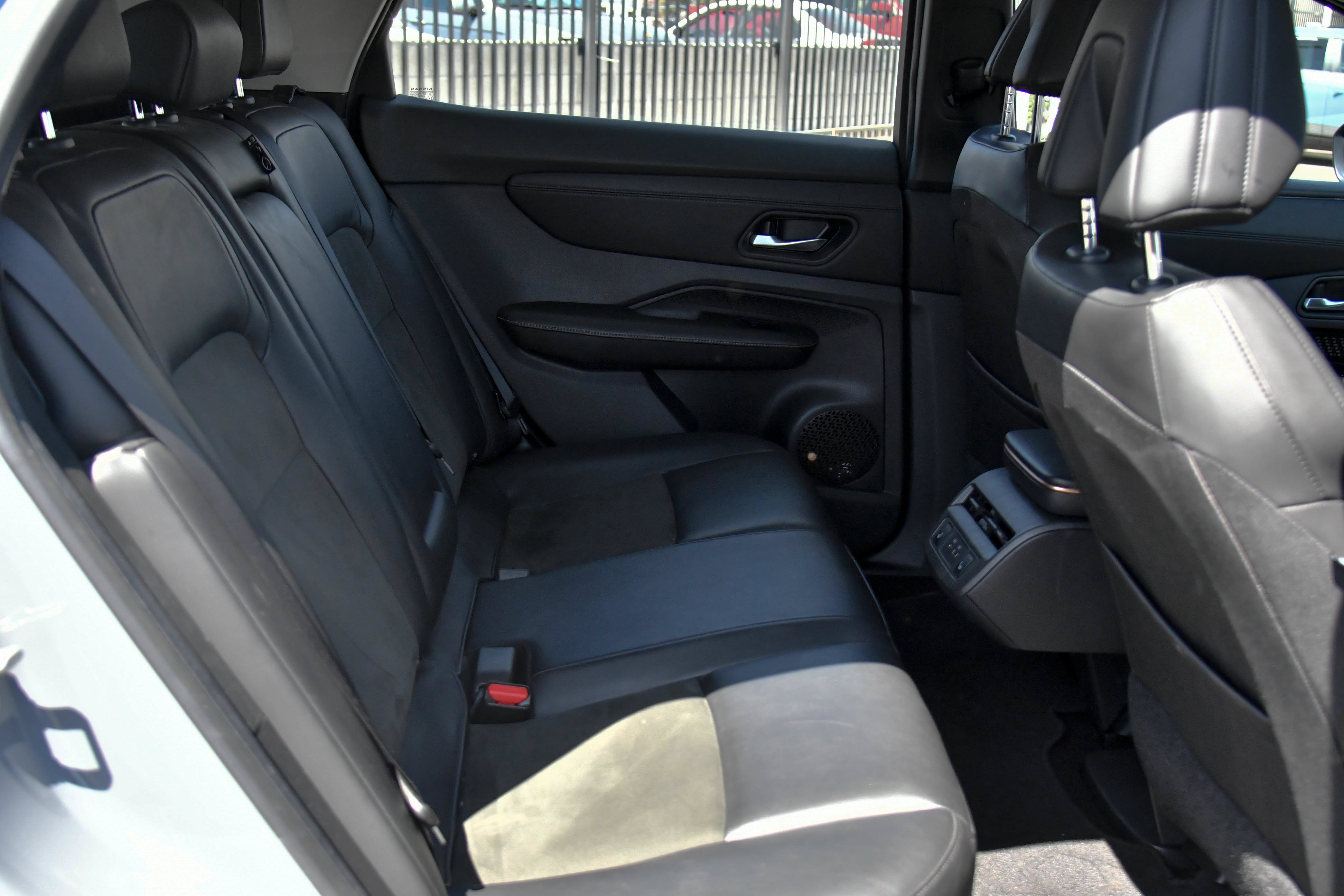 Used 2024 Nissan Ariya FWD image 47