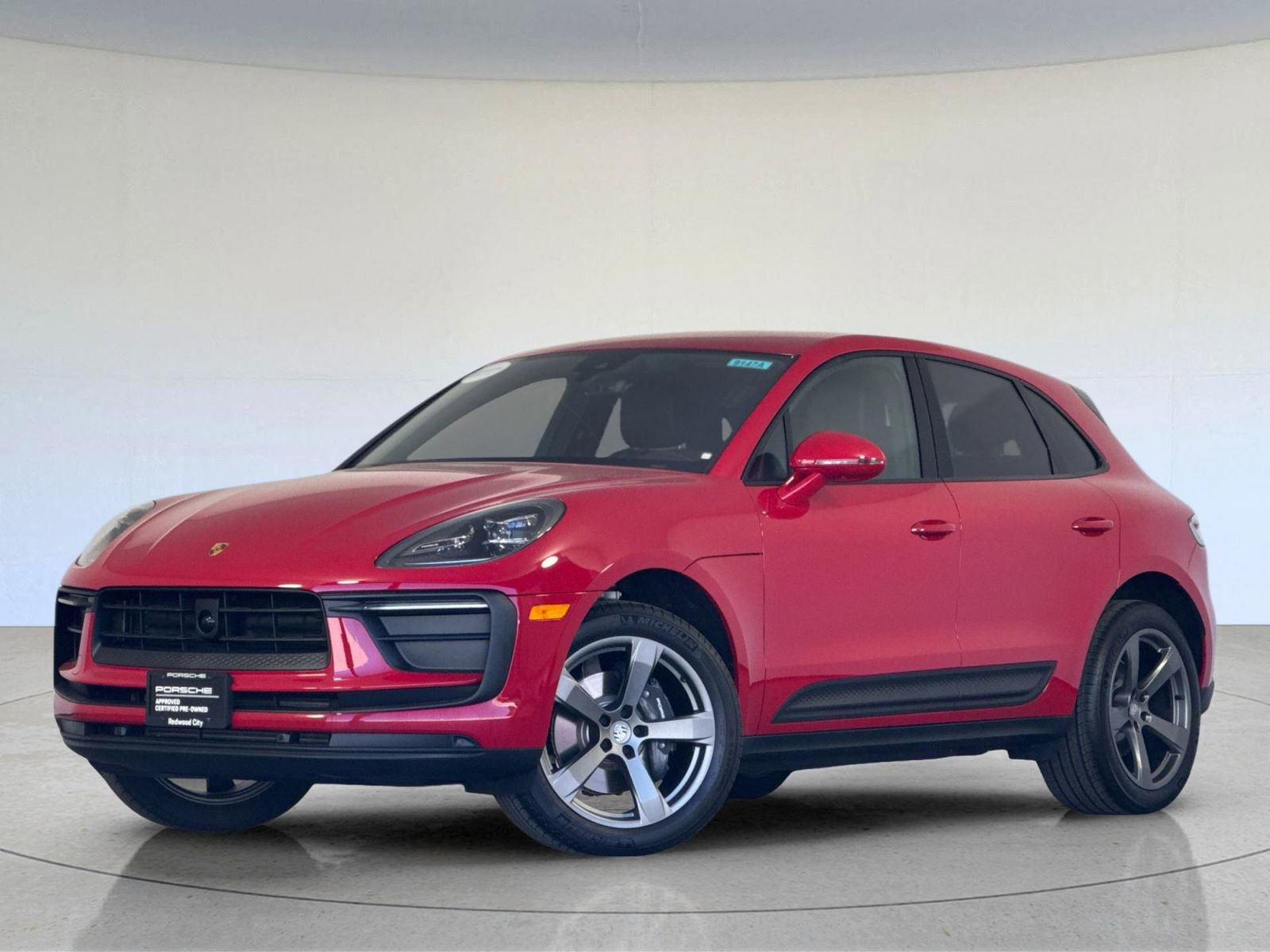 Certified 2025 Porsche Macan image 1