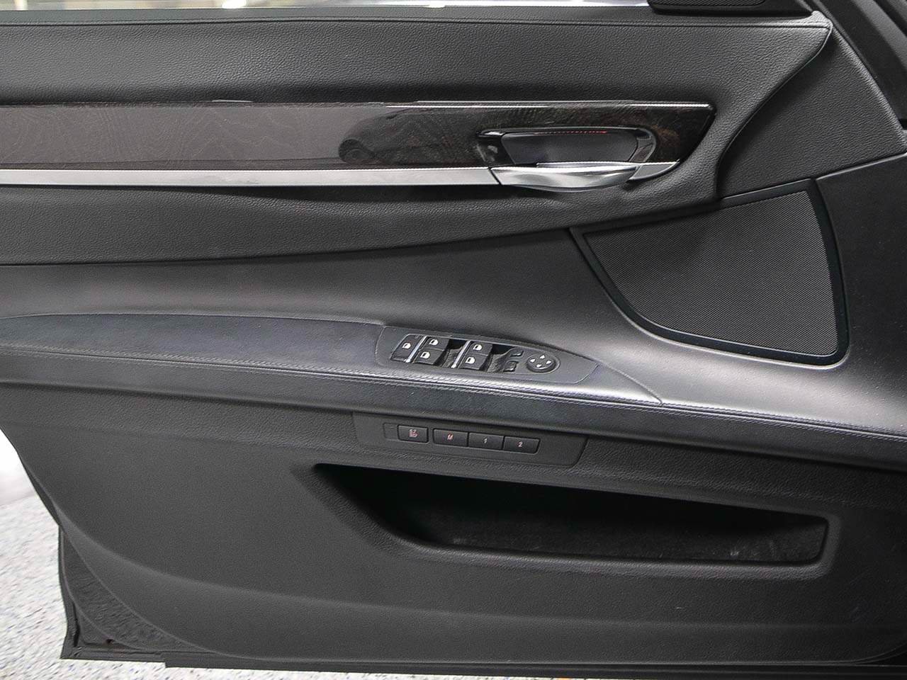Used 2013 BMW 750i RWD image 7