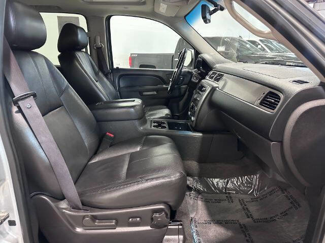 Used 2012 Chevrolet Avalanche LT image 16