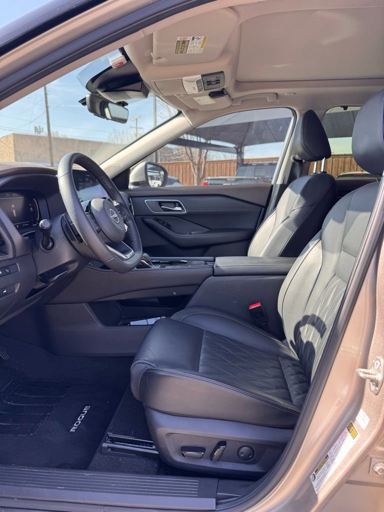 Used 2023 Nissan Rogue Platinum w/ Platinum Premium Package image 6