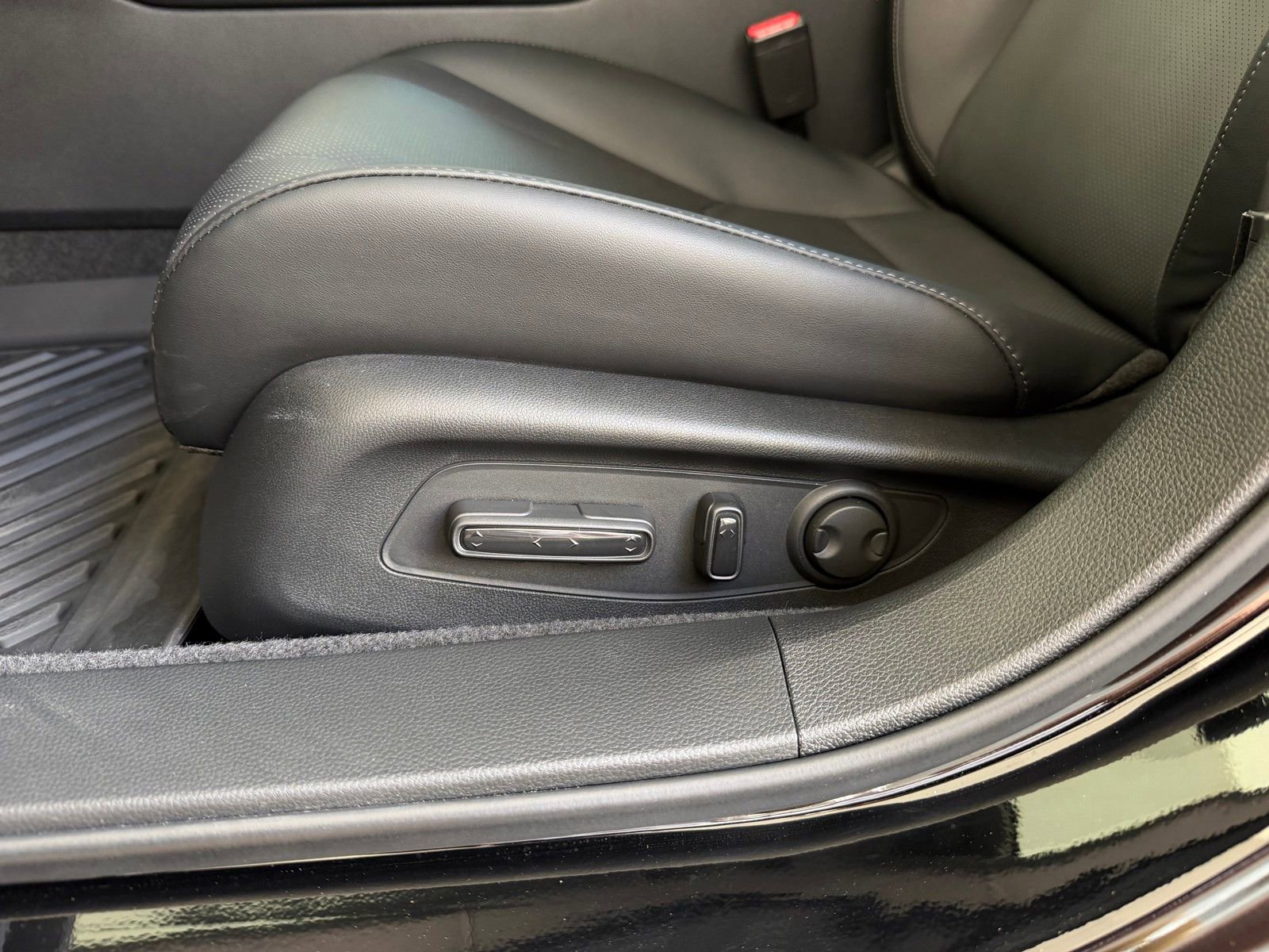 Used 2025 Honda Accord Touring image 9