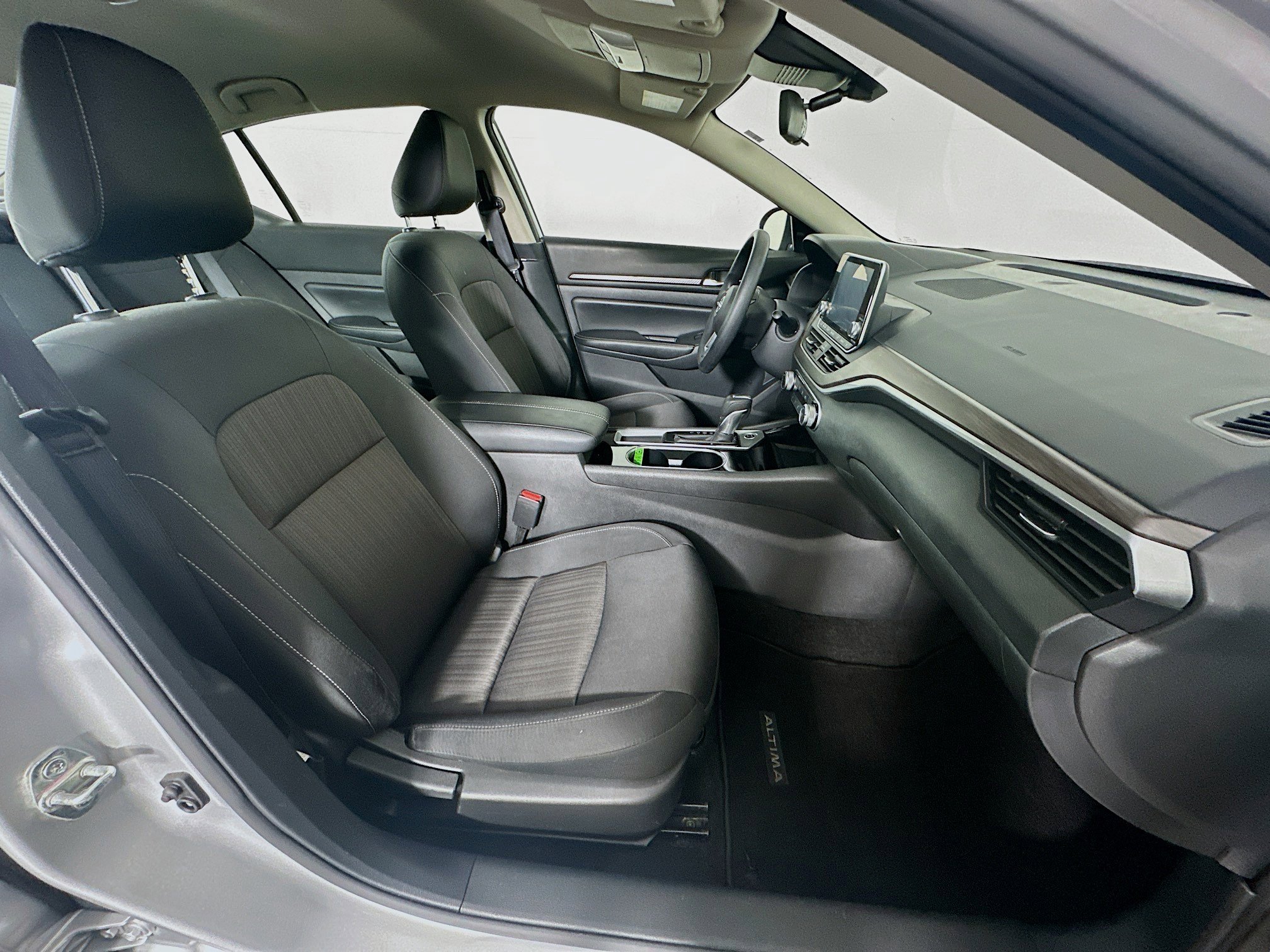 Used 2024 Nissan Altima 2.5 SV image 29