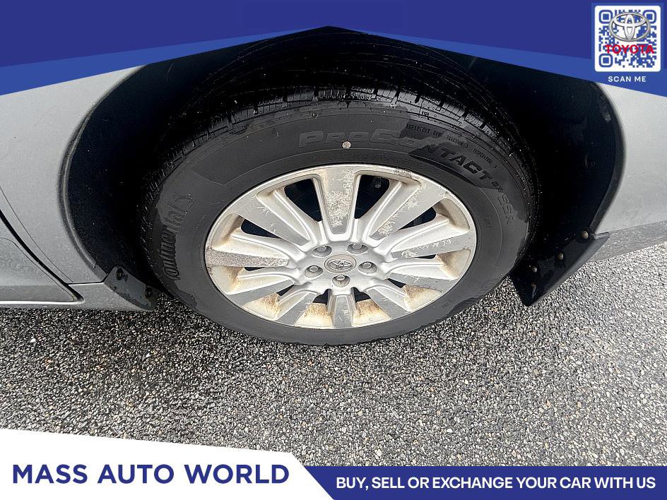 Used 2011 Toyota Sienna XLE image 2