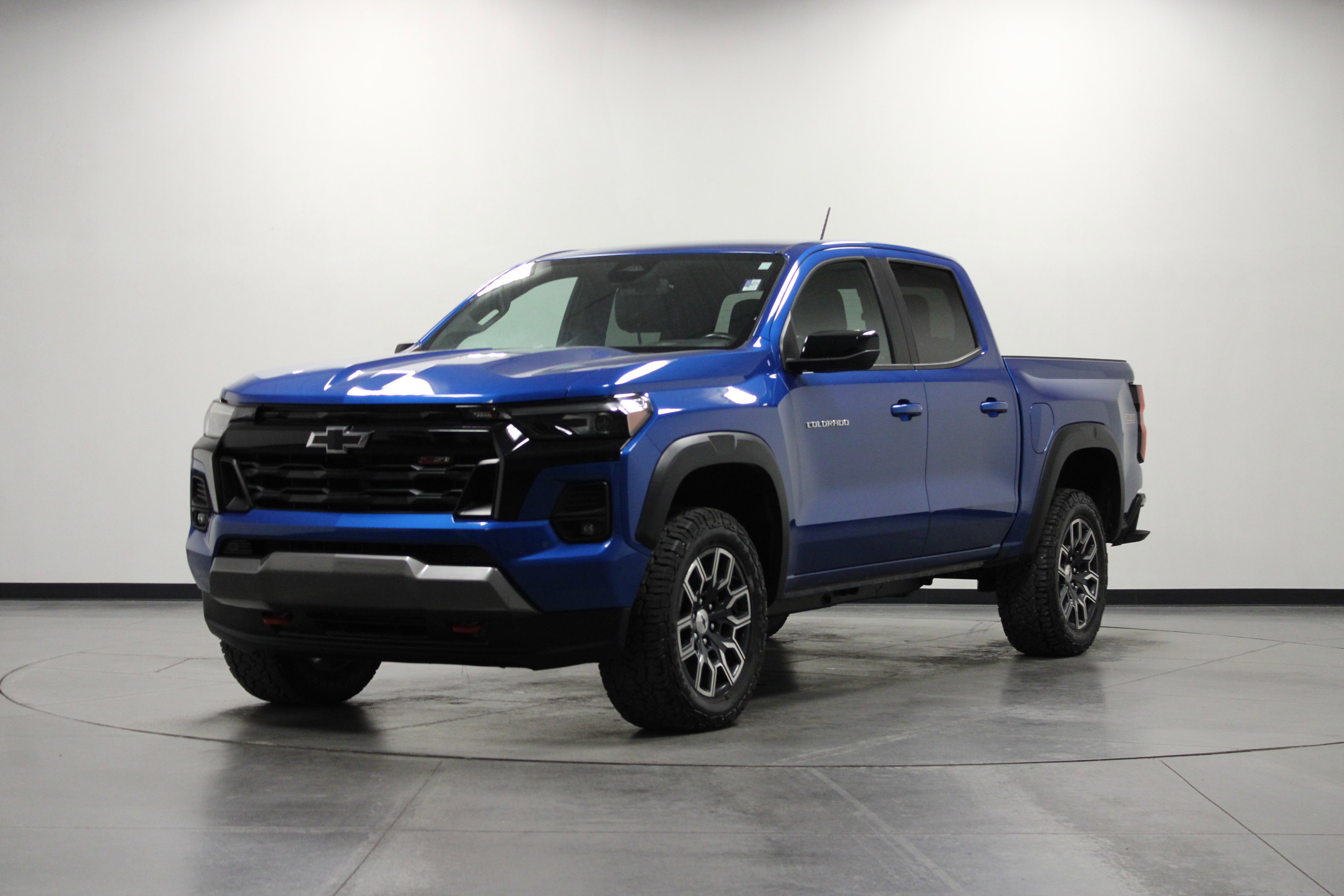 Used 2023 Chevrolet Colorado Z71 w/ Z71 Convenience Package 2 image 8