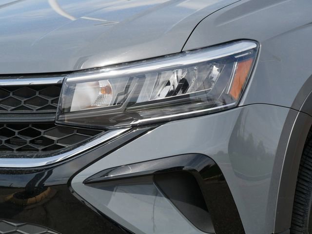 Certified 2023 Volkswagen Taos SE w/ Panoramic Sunroof Package AWD/4WD image 9