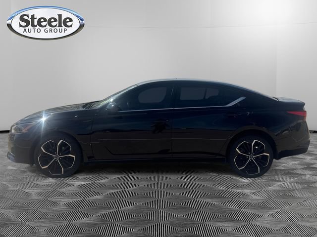 Used 2023 Nissan Altima 2.5 SR w/ SR Premium Package AWD/4WD image 2