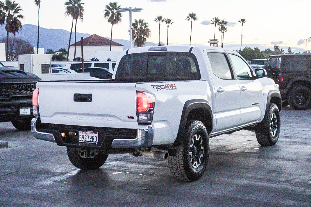 Used 2023 Toyota Tacoma TRD Off-Road w/ Black Out Package (TMS) AWD/4WD image 9