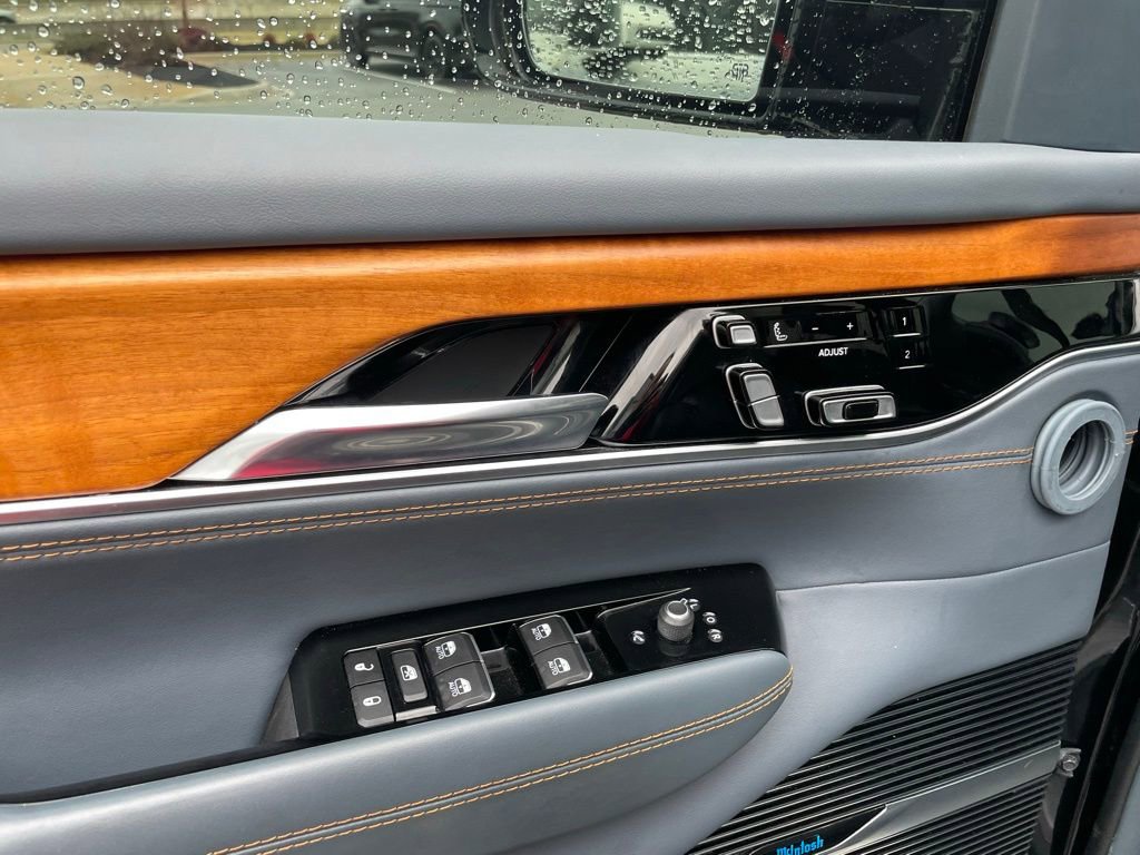 Used 2022 Jeep Grand Wagoneer Series II w/ Convenience Group III AWD/4WD image 11