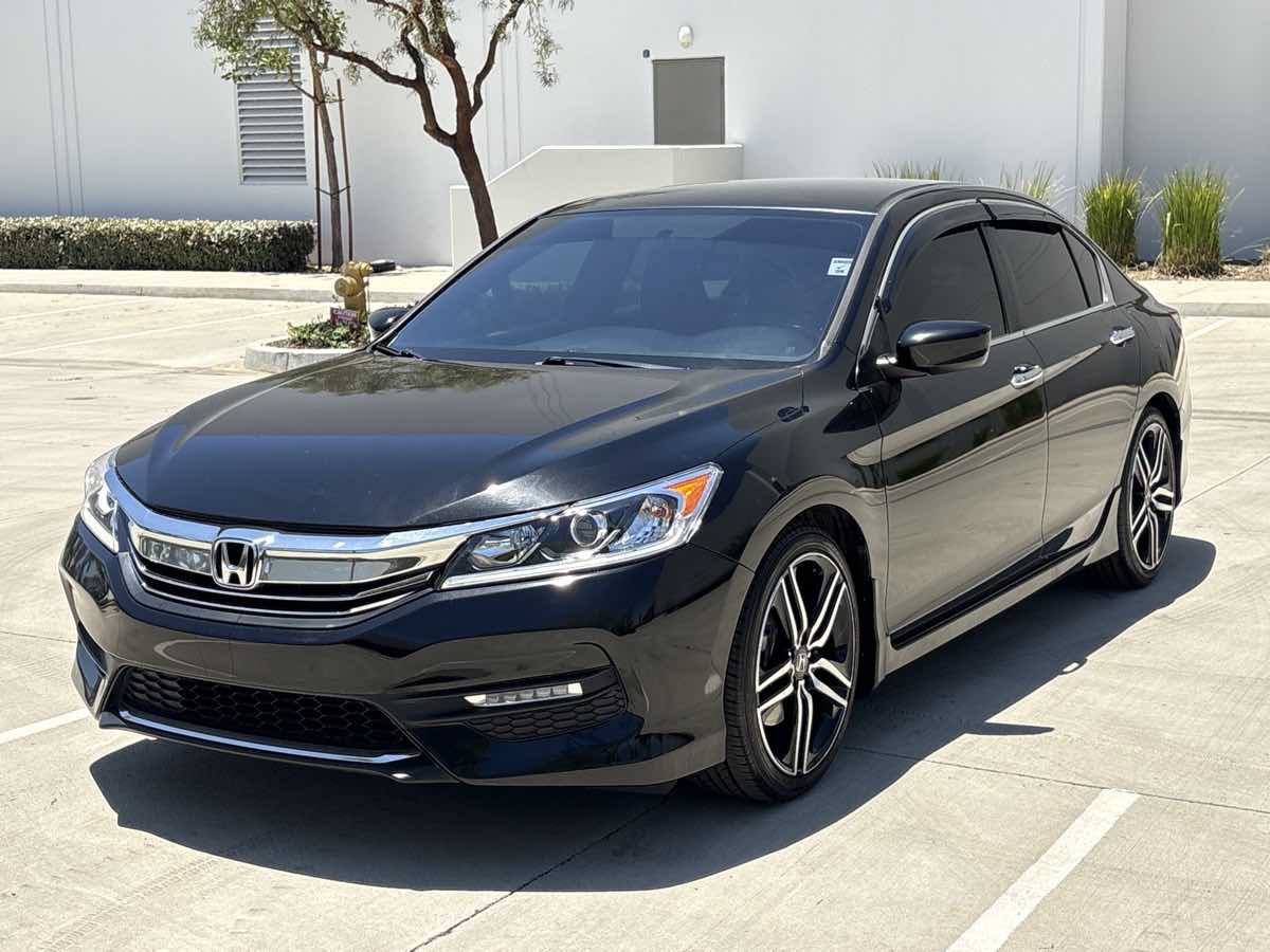 Used 2017 Honda Accord Sport image 7