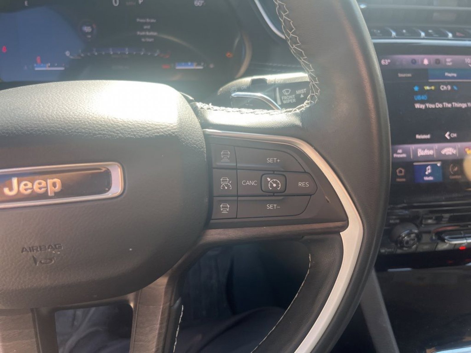 Used 2022 Jeep Grand Cherokee L Limited AWD/4WD image 17