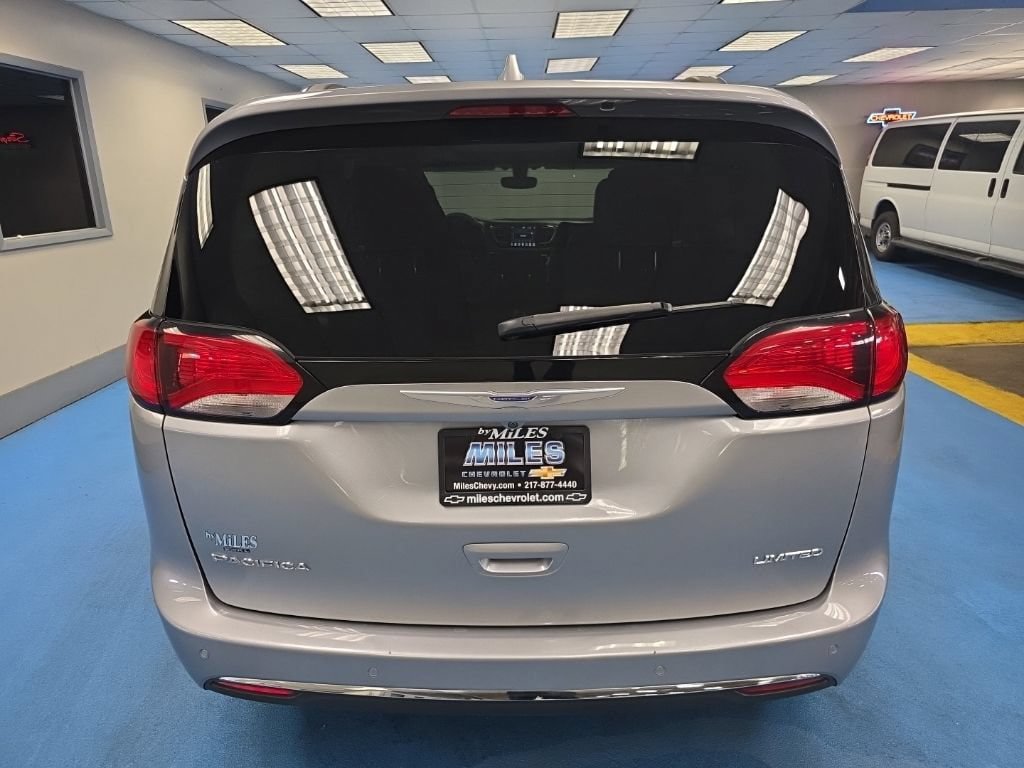 Used 2020 Chrysler Pacifica Limited FWD image 8