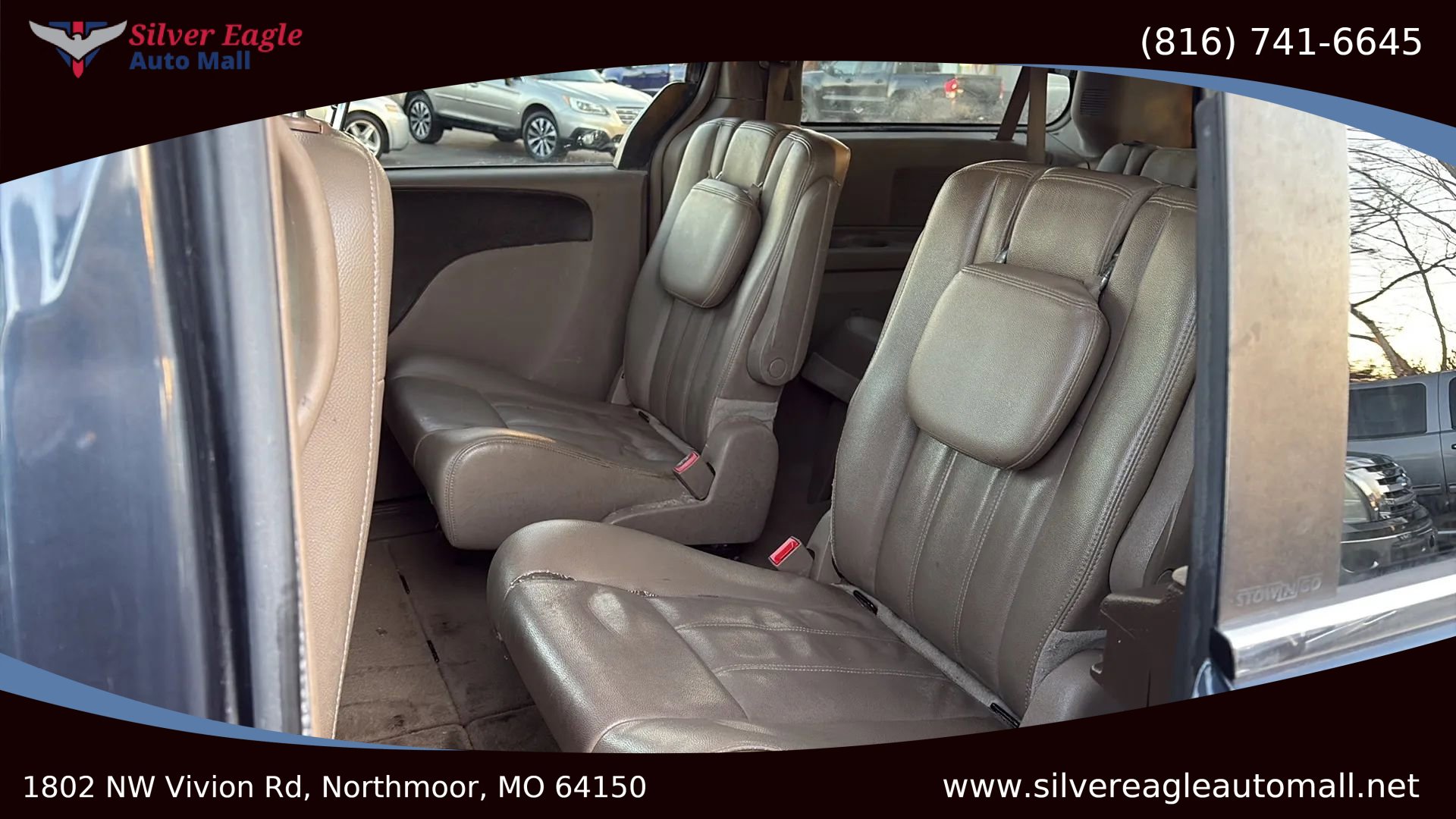 Used 2014 Chrysler Town & Country Touring image 11