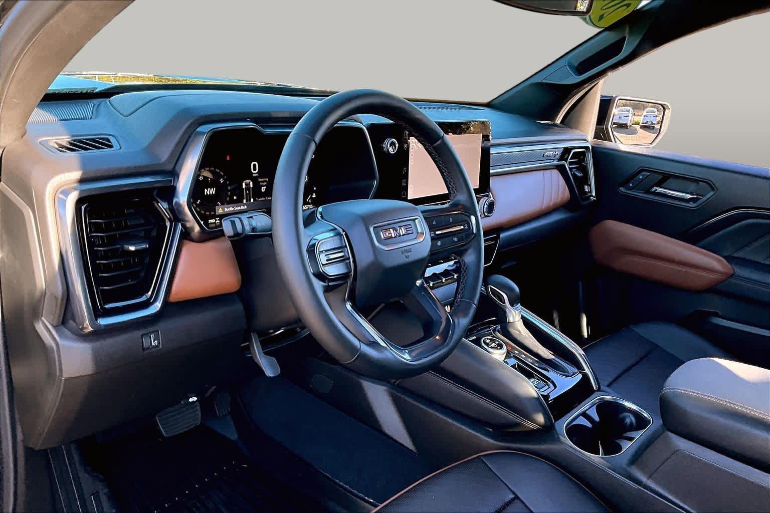 Used 2024 GMC Canyon AT4 w/ AT4 Premium Package AWD/4WD image 17