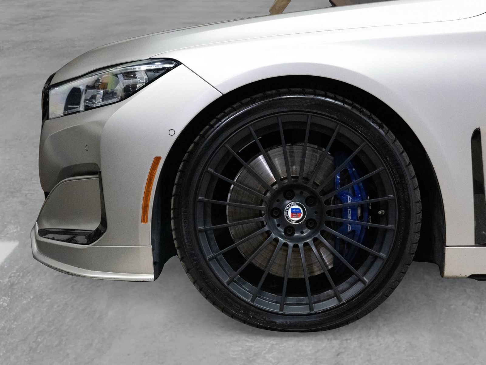 Used 2022 BMW ALPINA B7 xDrive w/ Interior Design Package AWD/4WD image 17