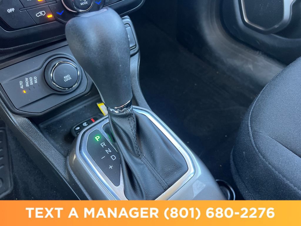 Used 2022 Jeep Renegade Latitude w/ Convenience Group AWD/4WD image 24
