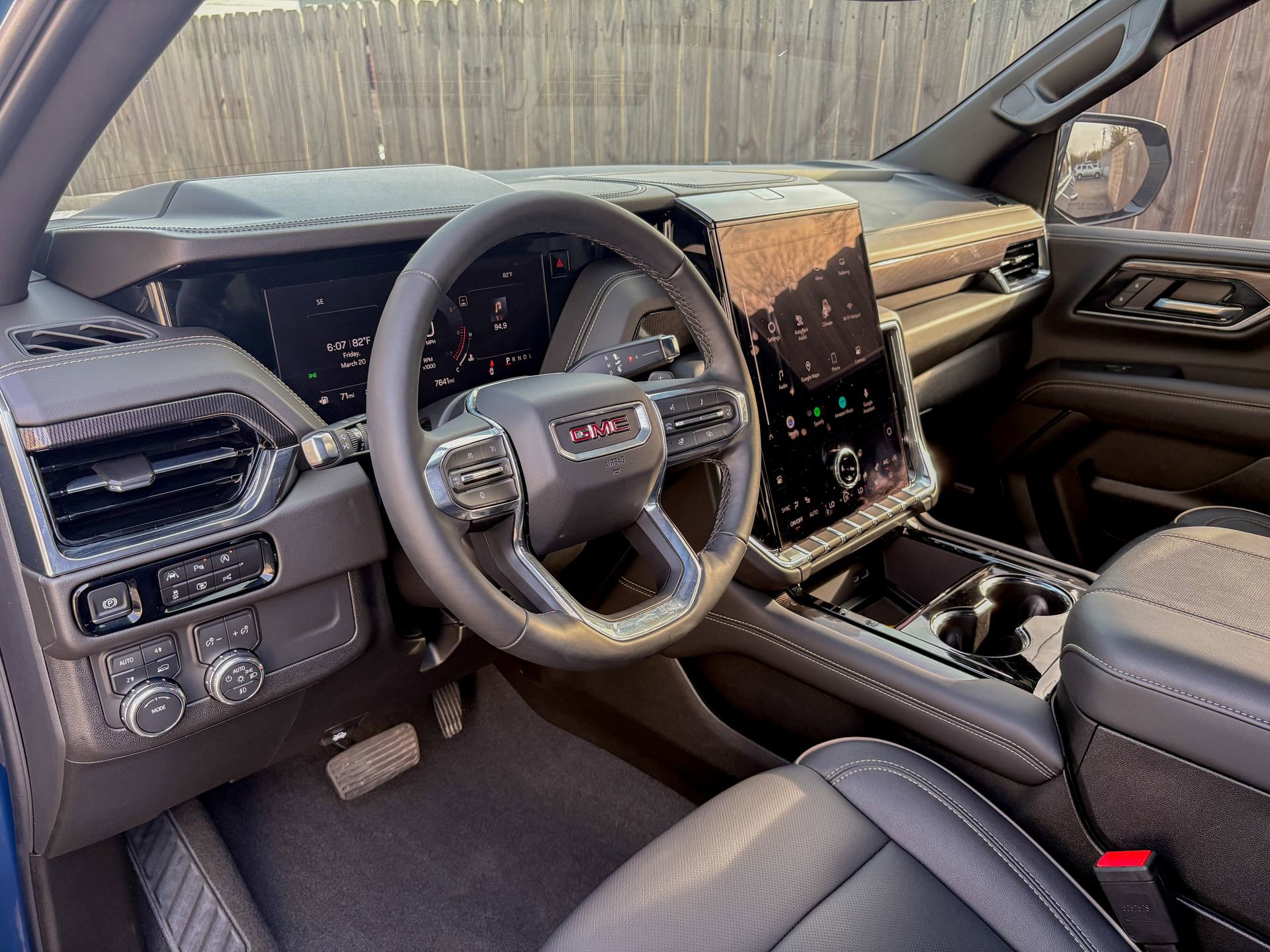 Used 2025 GMC Yukon XL Elevation image 16