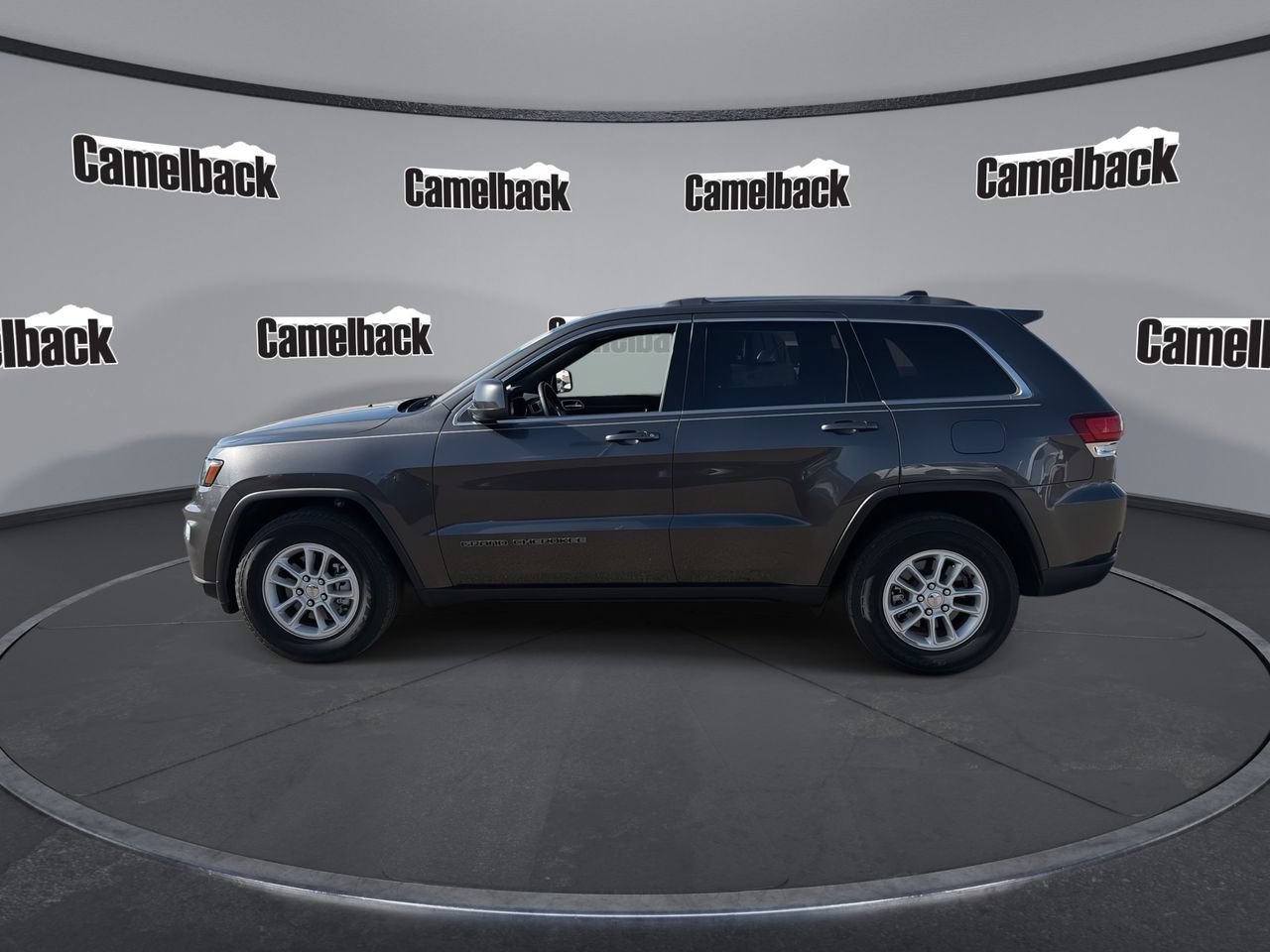 Used 2020 Jeep Grand Cherokee Laredo RWD image 4
