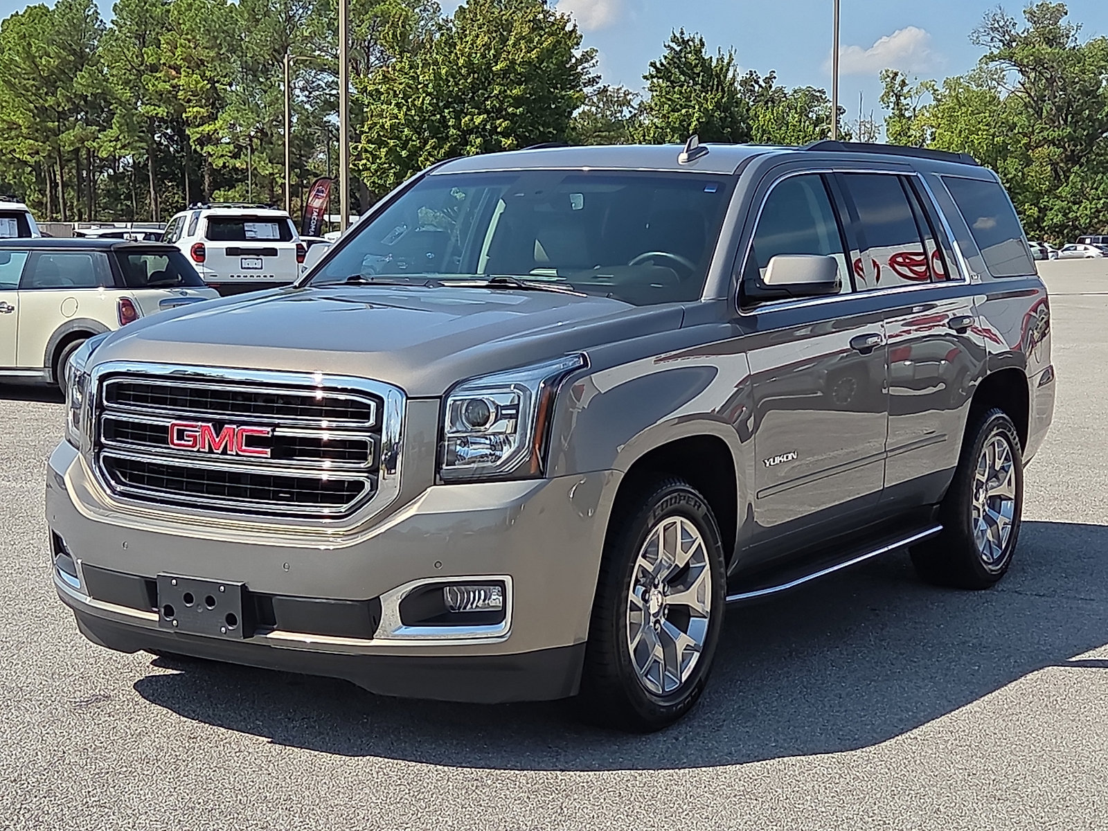 Used 2019 GMC Yukon SLT w/ HD Trailering Package AWD/4WD image 2
