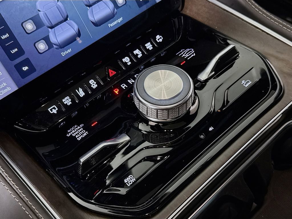 Used 2022 Jeep Grand Wagoneer Series II w/ Convenience Group III image 17