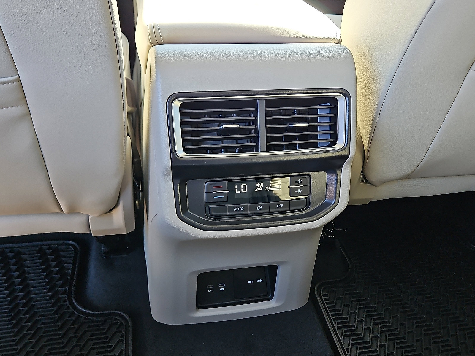 New 2026 Volkswagen Atlas SE image 9