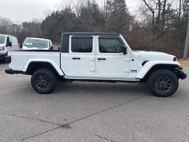 Used 2024 Jeep Gladiator Sport image 2