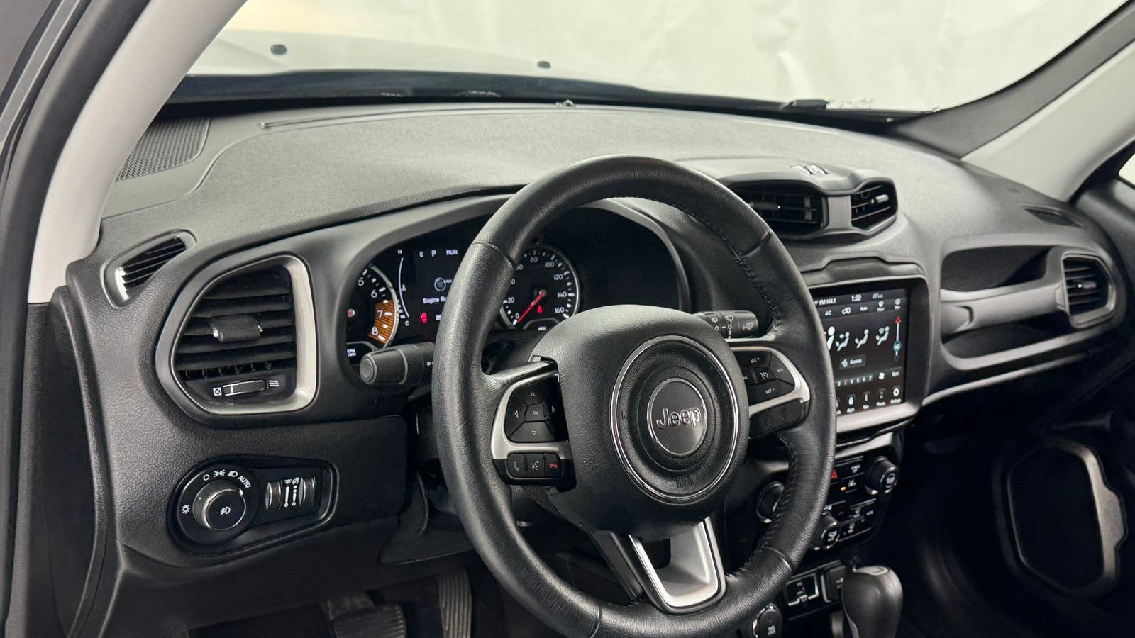 Used 2023 Jeep Renegade Latitude w/ Premium Group AWD/4WD image 34