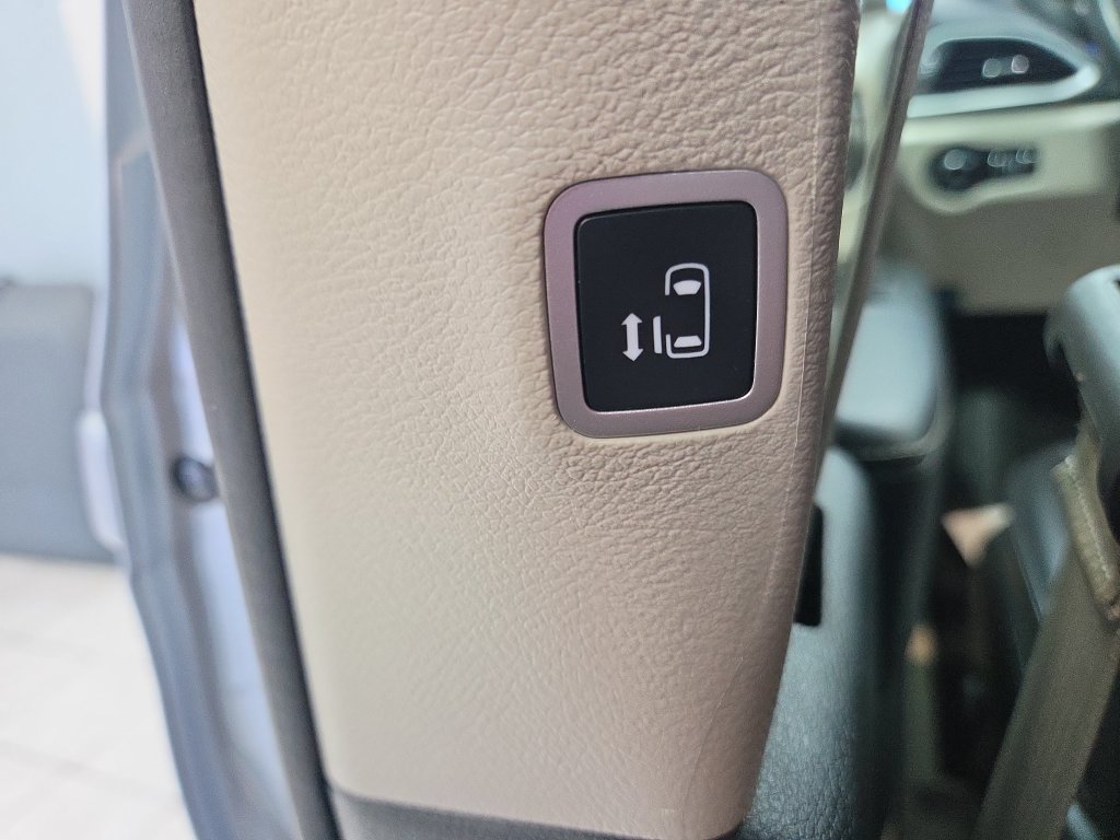 Used 2023 Chrysler Pacifica Touring-L FWD image 26