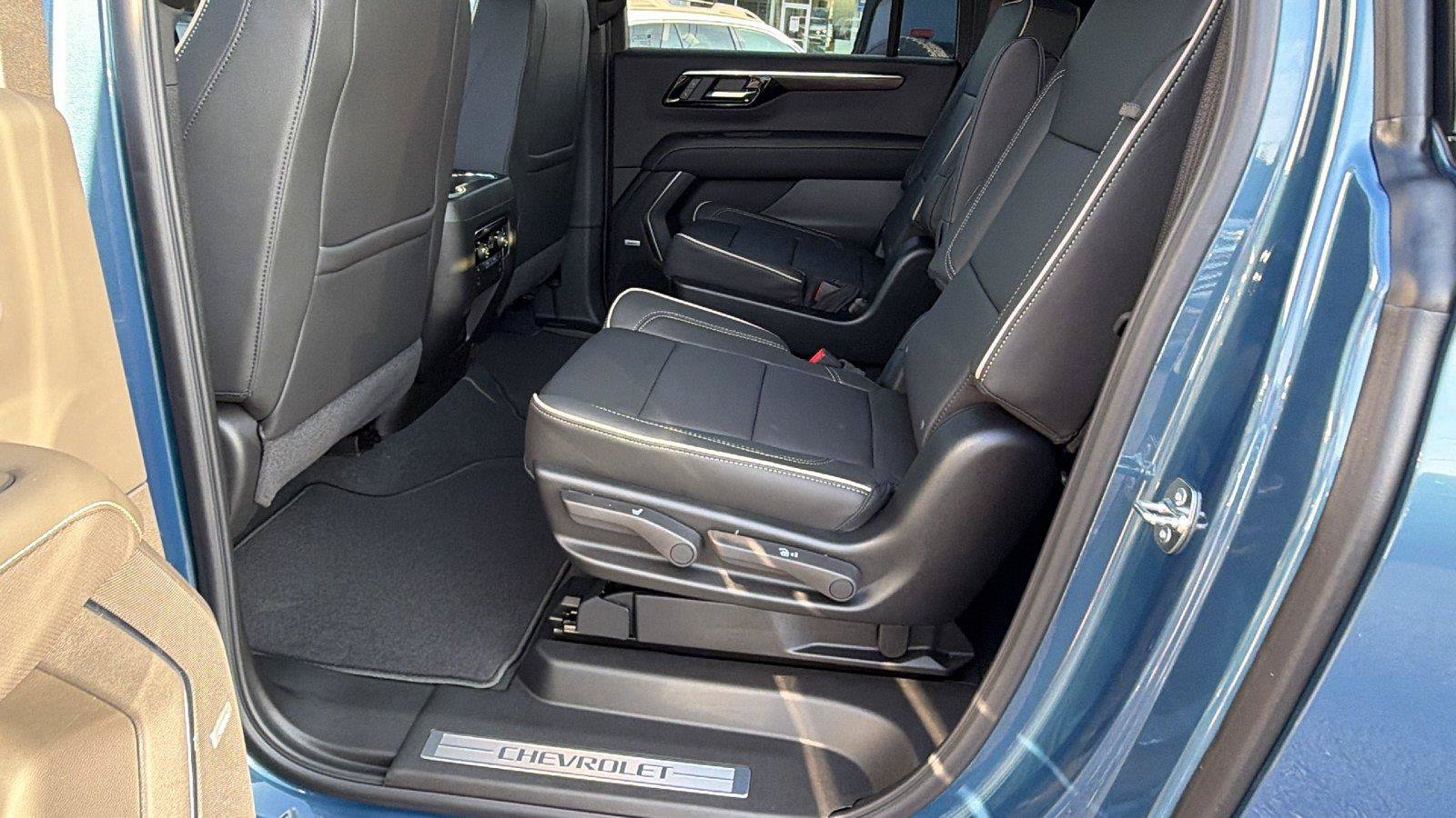 New 2026 Chevrolet Suburban Premier w/ Sun And Tow Package AWD/4WD image 19