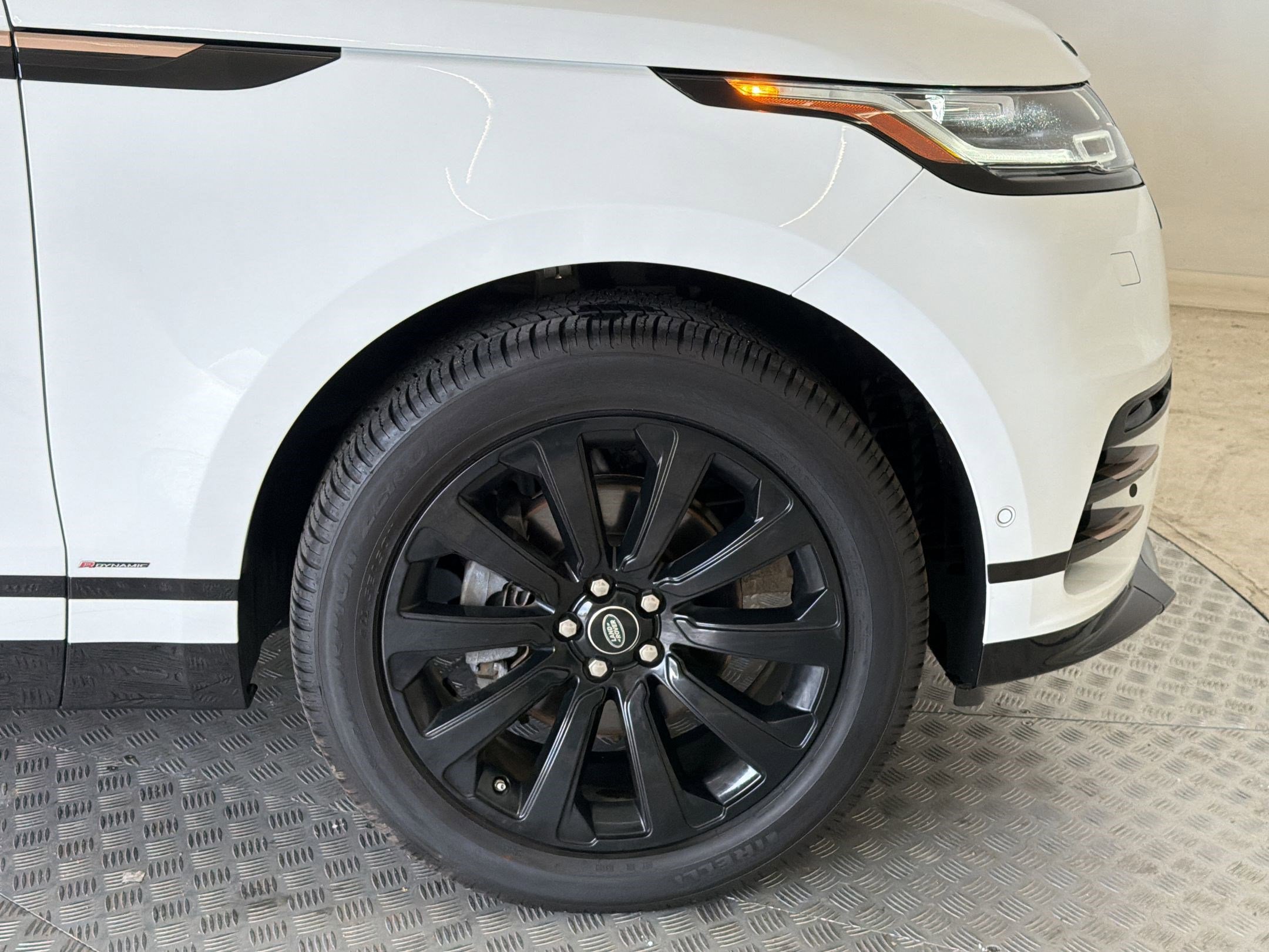 Used 2019 Land Rover Range Rover Velar R-Dynamic SE AWD/4WD image 12