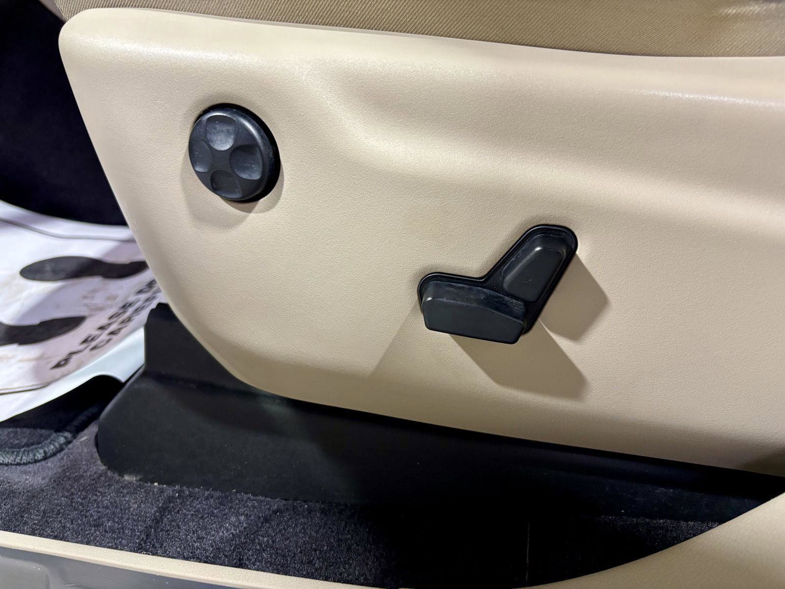 Used 2017 Jeep Grand Cherokee Limited image 23