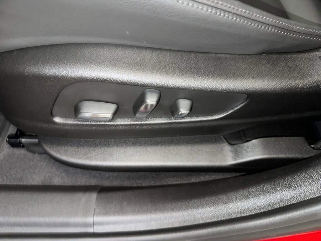 Certified 2025 Cadillac XT6 Sport w/ Technology Package image 8