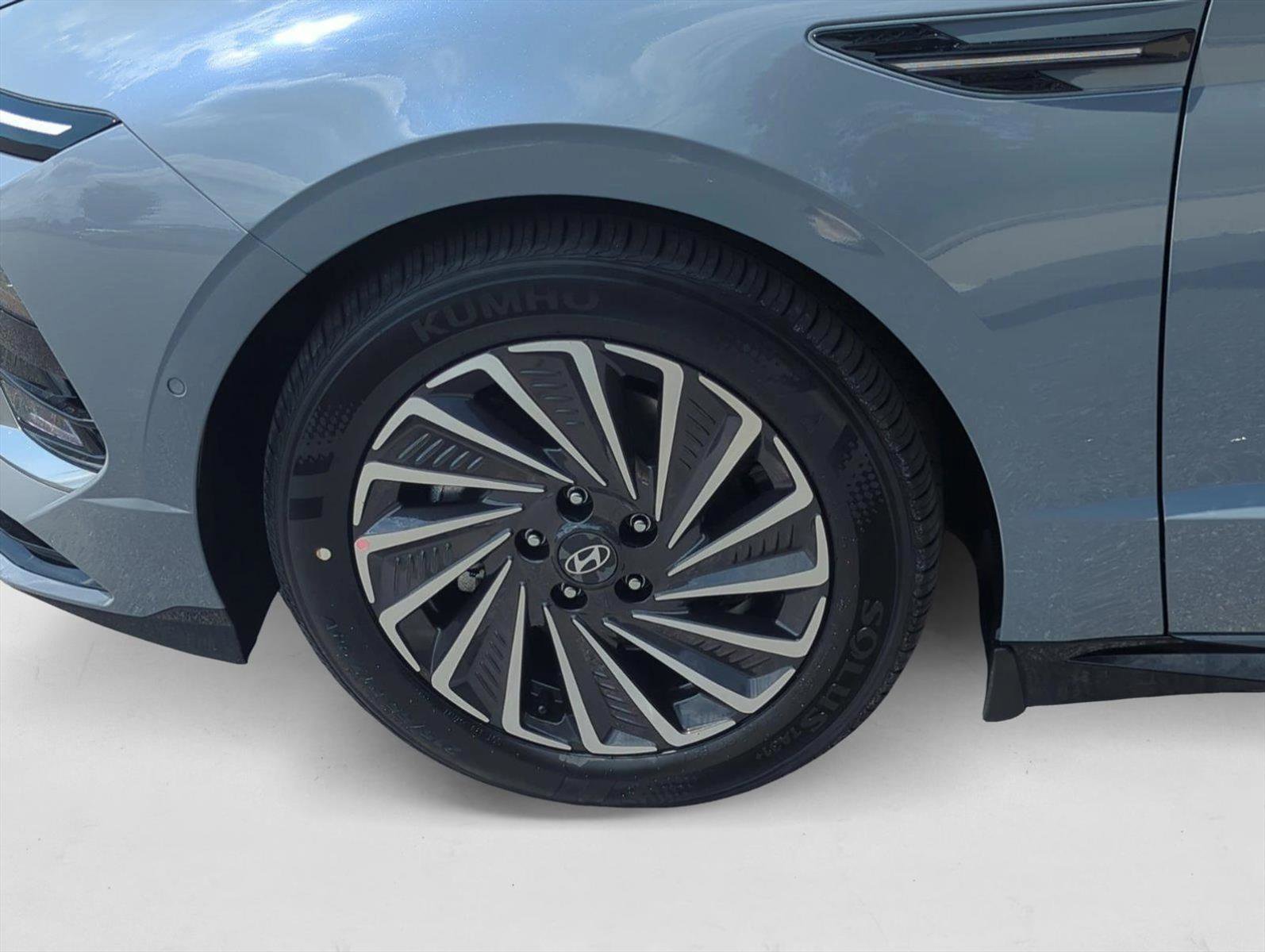 New 2025 Hyundai Sonata Limited FWD image 11