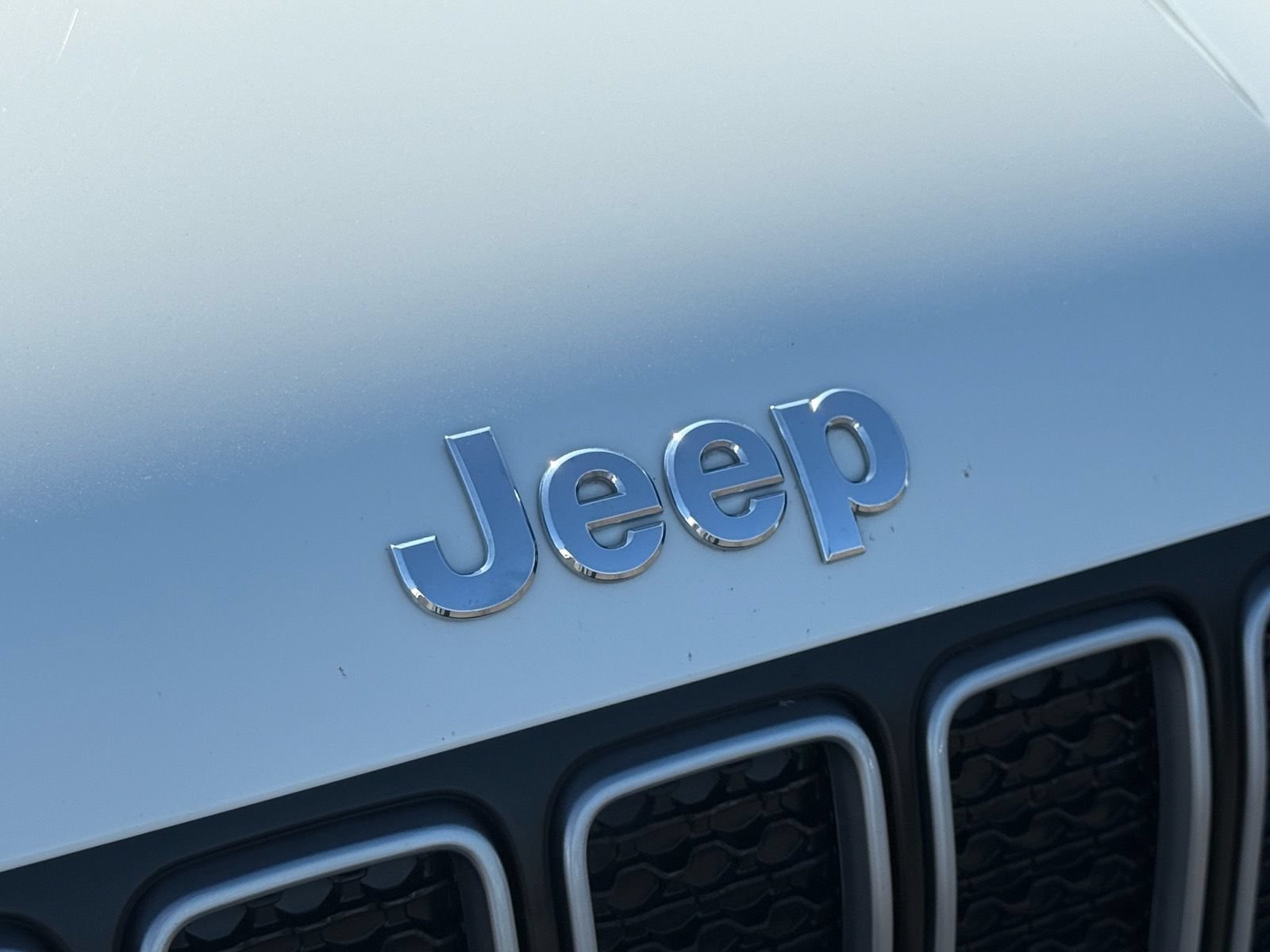 Used 2023 Jeep Renegade Latitude AWD/4WD image 32