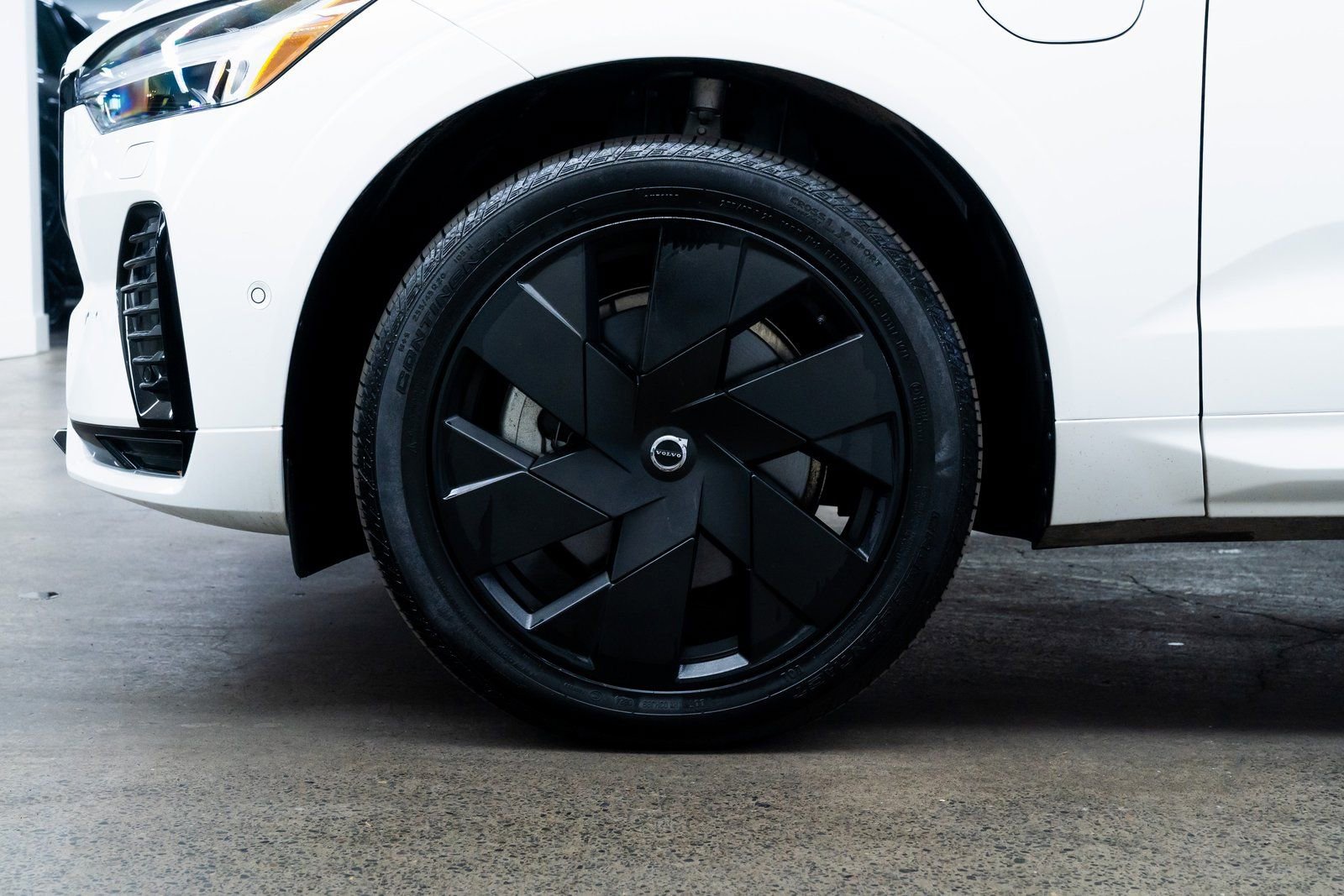 Used 2024 Volvo XC60 T8 Plus image 7