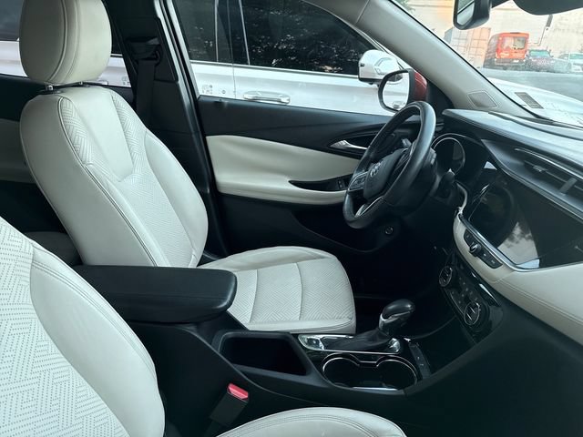 Used 2020 Buick Encore GX Essence w/ Experience Buick Package FWD image 4