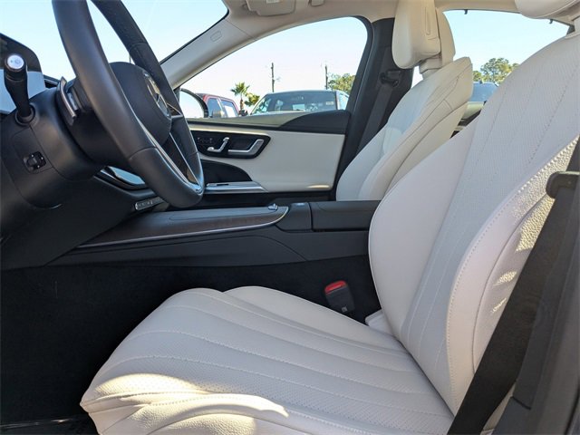 Used 2025 Mercedes-Benz E 350 4MATIC Sedan image 21