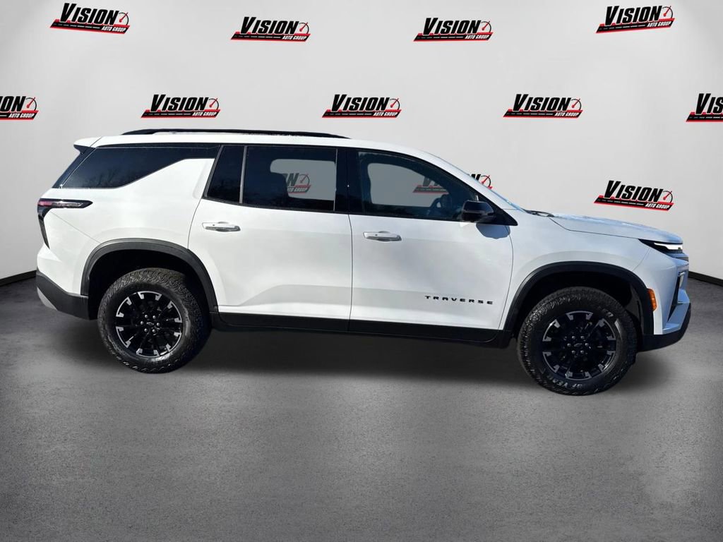 Used 2024 Chevrolet Traverse Z71 image 4