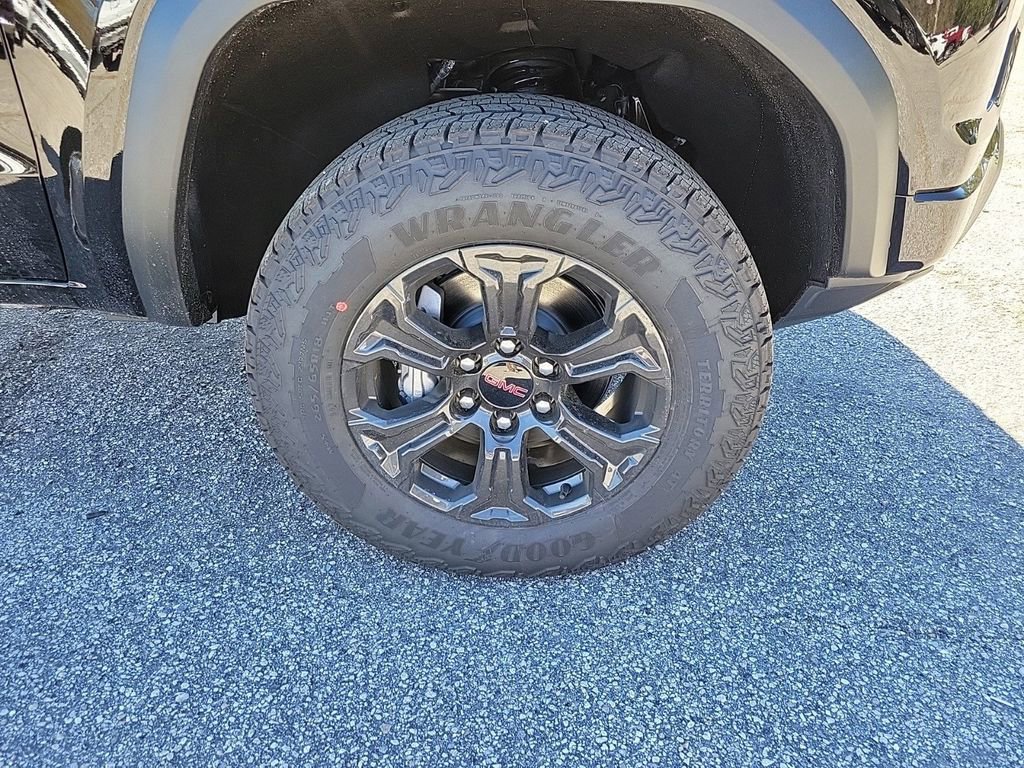 New 2025 GMC Canyon Elevation w/ Technology Package image 3