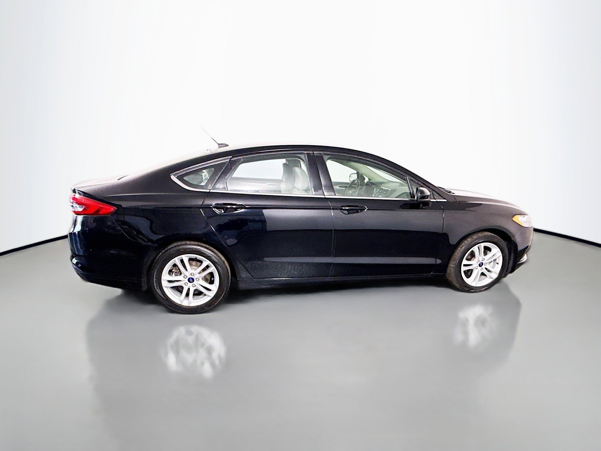 Used 2018 Ford Fusion S image 11