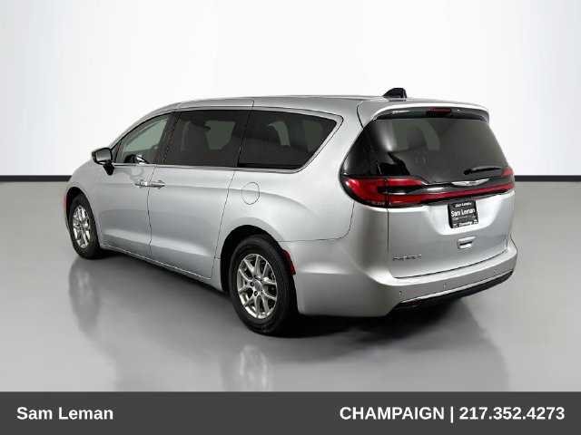 Used 2024 Chrysler Pacifica Touring-L FWD image 5