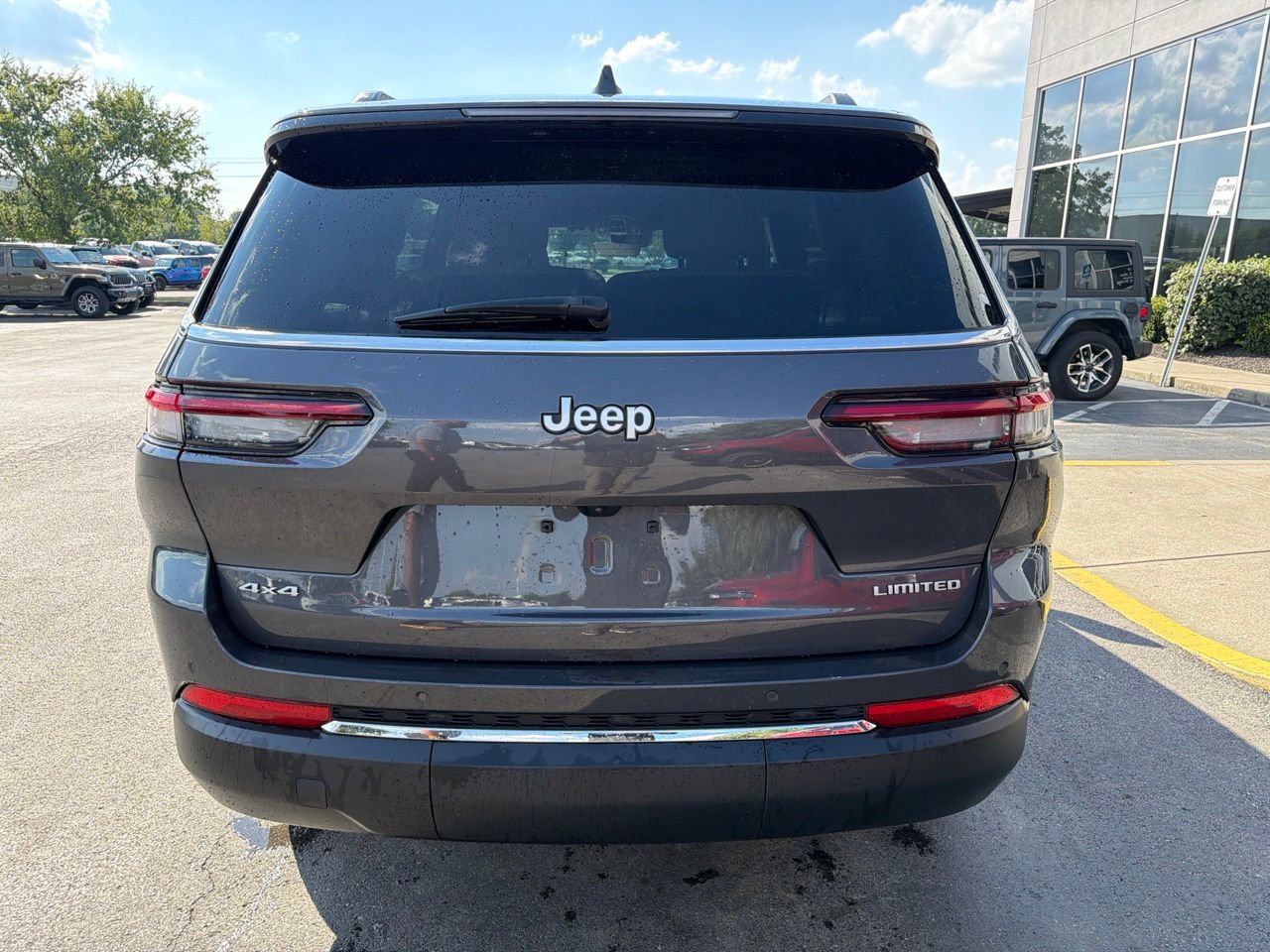 Used 2025 Jeep Grand Cherokee L Limited AWD/4WD image 8
