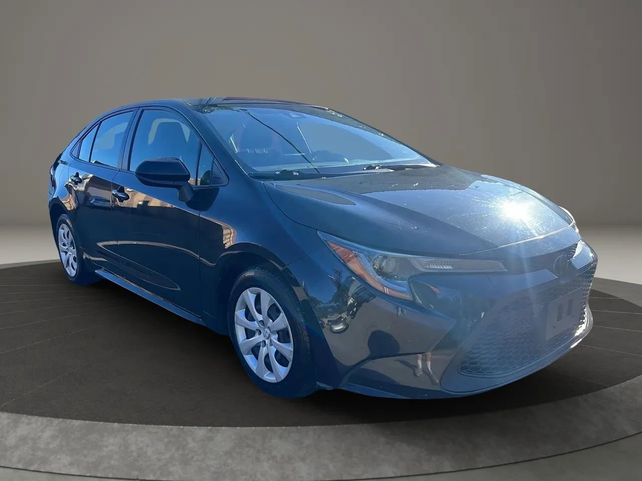 Used 2022 Toyota Corolla LE image 3
