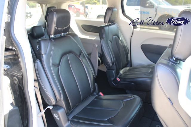 Used 2023 Chrysler Pacifica Touring-L FWD image 12
