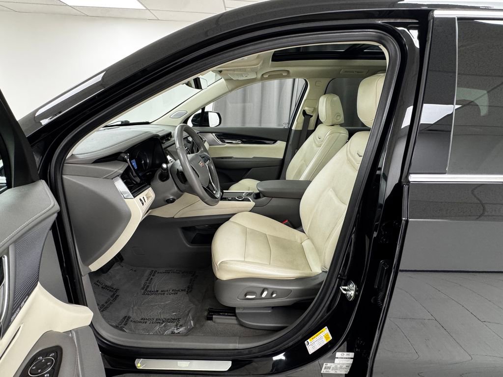 Used 2024 Cadillac XT6 Premium Luxury image 10
